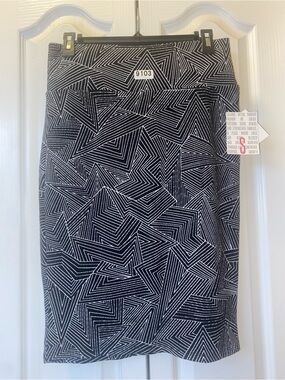 9103 - LuLaRoe Small Cassie Skirt NWT